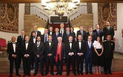 «Medalla de Oro» del Foro Europeo Cum Laude. Intenta buscar un reconomiento siempre saludable