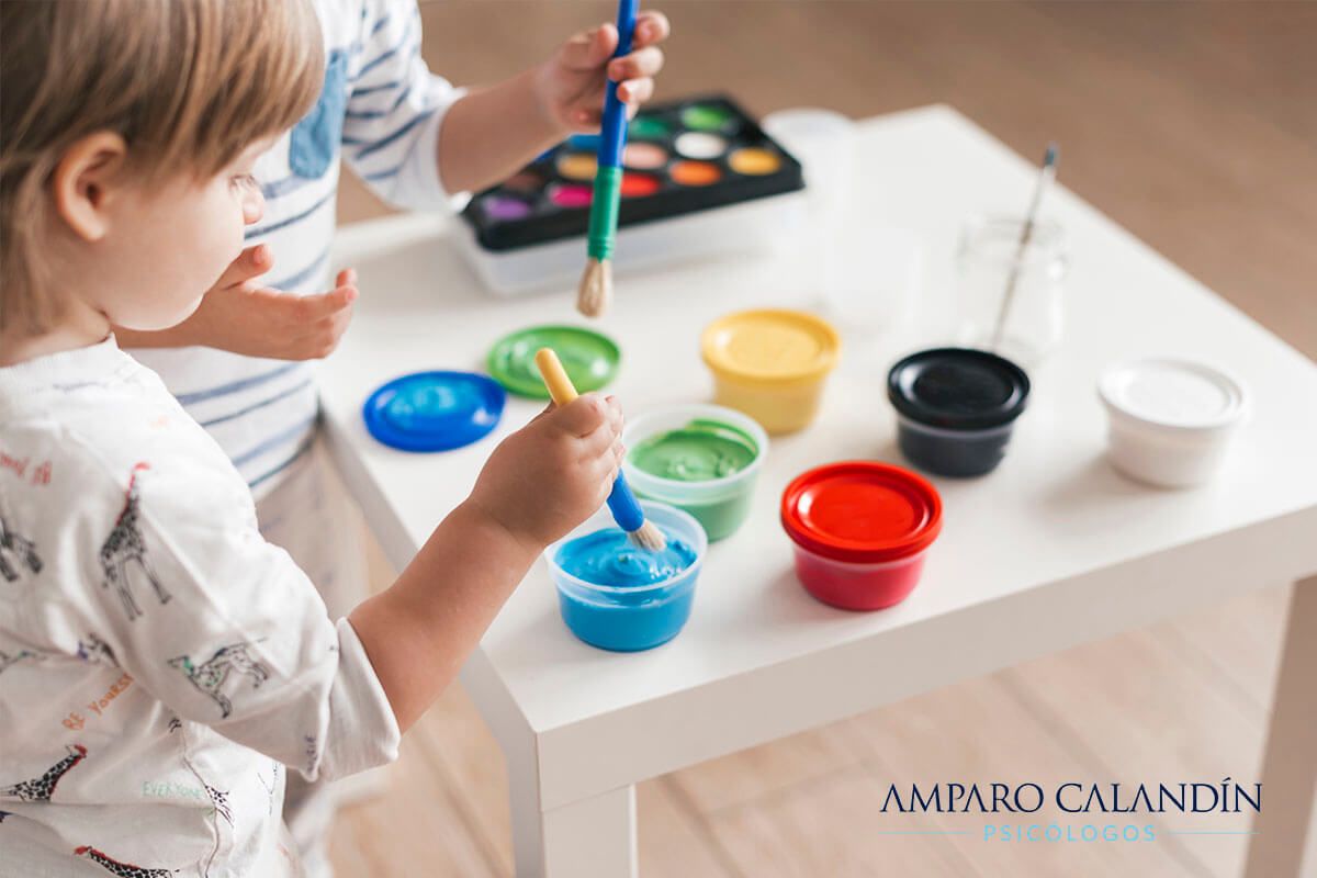 ninos pintando niños pintando