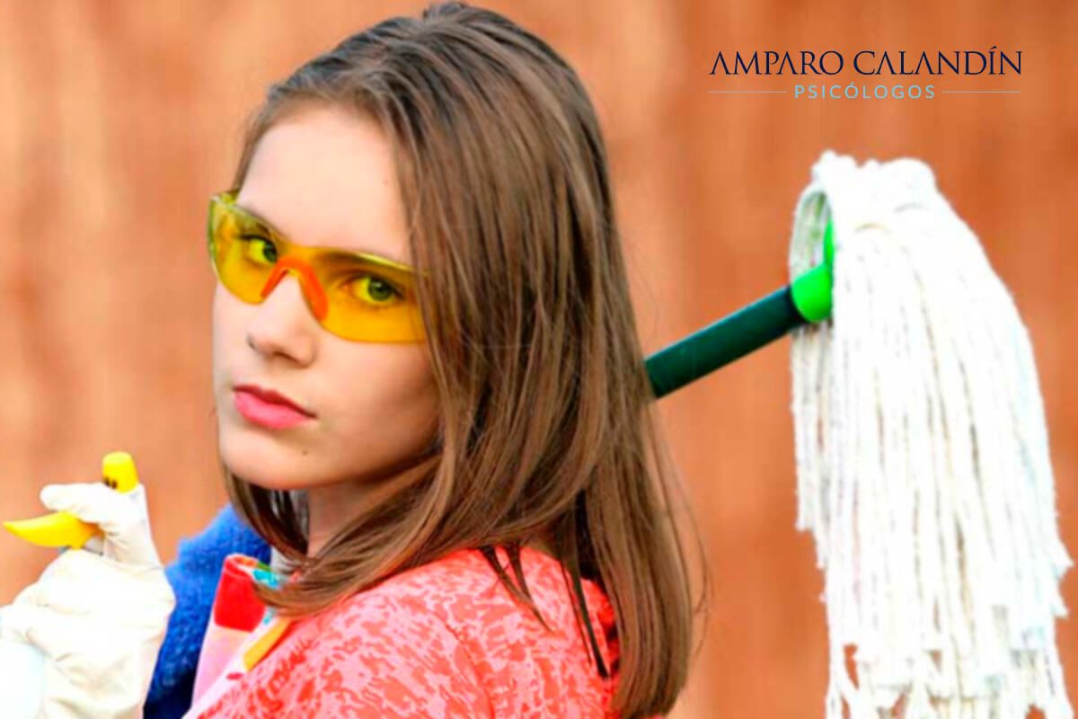 trastorno obsesivo compulsivo de limpieza y orden Mujer obsesionada con la limpieza
