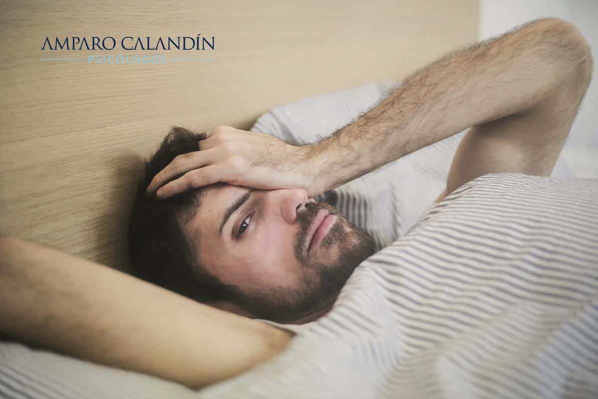 trastorno psicosomaticos hombre con dolor de cabeza por trastorno psicosomáticos