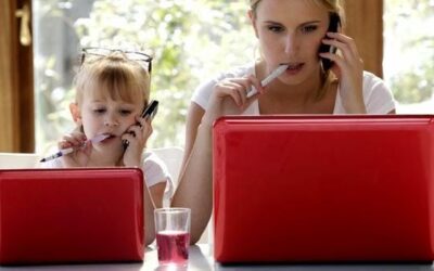 Cómo utilizar el modelado de los padres para mejorar la autoestima de los hijos